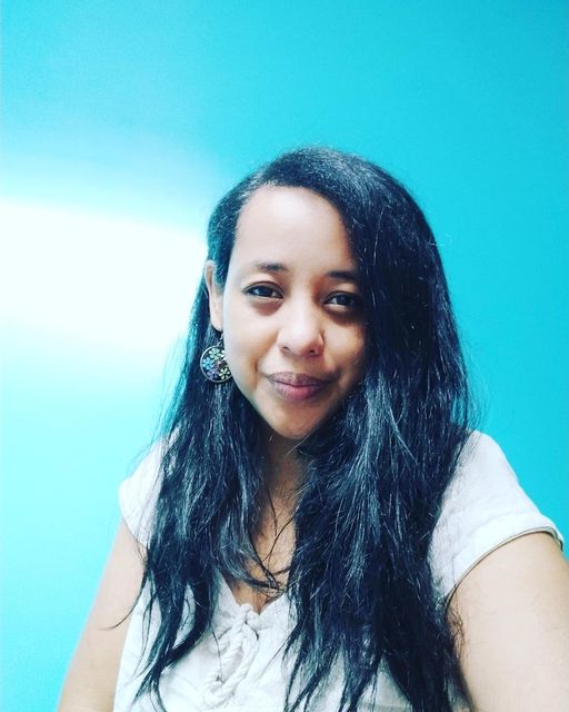 – Lâche toi put****, t&rsquo;es raide comme un balai. Bouge moi ton put**** de corps.
…