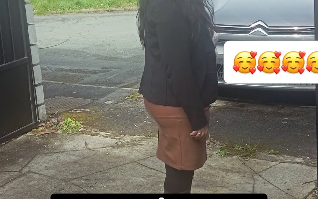 Ce jour là, il m&rsquo;a dit « Tourne toi, je veux capturer la femme bien que tu es ».

…