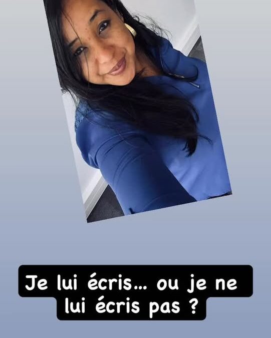 Tu as ton téléphone dans ta main.
Tu écris.
Tu effaces.
Tu ré-écris.
Tu ré-effac…